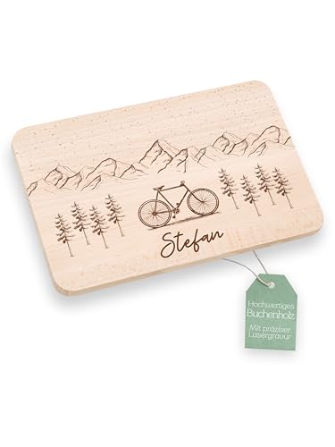 Geschenk Mann, Frühstücksbrett personalisiert Mann, Brotzeitbrett mit Gravur, Geburtstagsgeschenk Mann, Vesperbrett, Abenteuernah (Fahrrad Berge)
