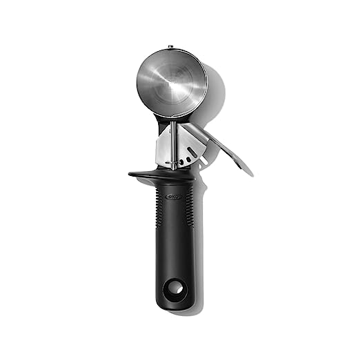 OXO Good Grips Ergonomischer Eislöffel mit praktischem Auswerfer – Edelstahl – 11,7 x 26,7 cm, Schwarz, Abzug