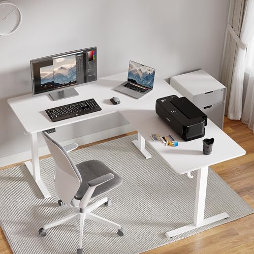 FEZIBO 160cm L-förmiger Höhenverstellbarer Stehschreibtisch mit Elektrischer Ecke, Bürotisch zum Stehen und Sitzen mit Verbindungsplatte, Weißer Rahmen/Weiße Tischplatte