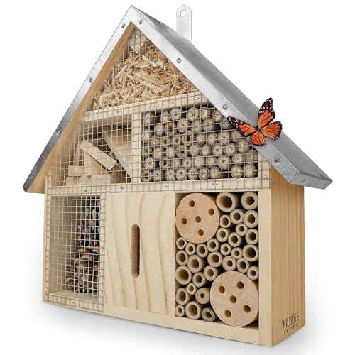 Wildlife Friends Insektenhaus aus Naturholz und Metall zur Befestigung - ideal für Bienen, Marienkäfer, Schmetterlinge - Abmessungen 25x7,5x28 cm - Metalldach