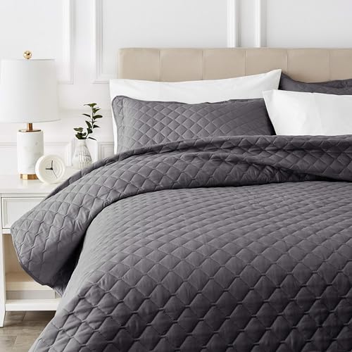 Amazon Basics Übergroße Steppdecke mit Prägung, 170 x 210 cm, Dunkelgraues Diamantmuster