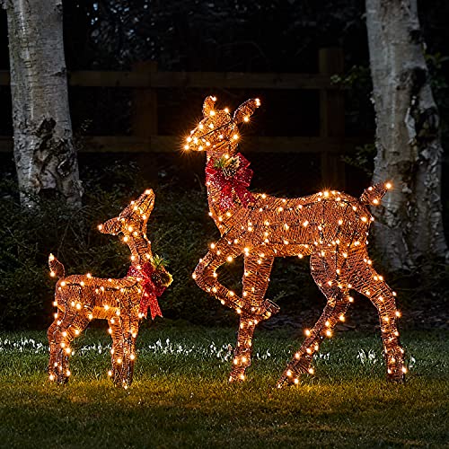 Lights4fun 300er LED Harewood Braune Rentiere Rentier Figuren Mutter und Kind mit Timer warmweiß innen und außen Weihnachtsfigur